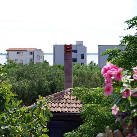 Apartment Nada Vir Luaran gambar