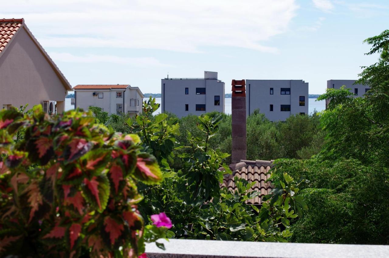Apartment Nada Vir Luaran gambar
