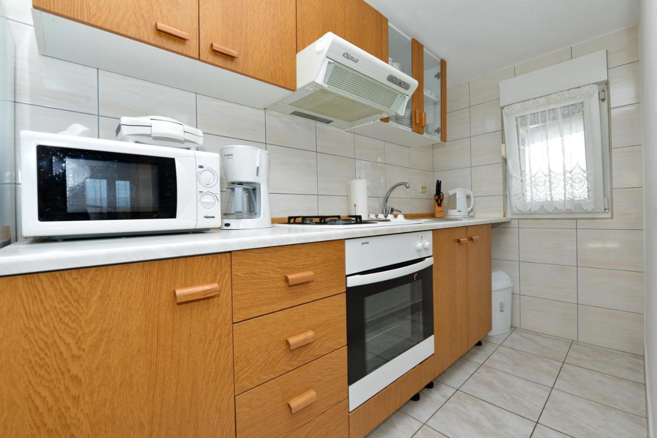 Apartment Nada Vir Luaran gambar