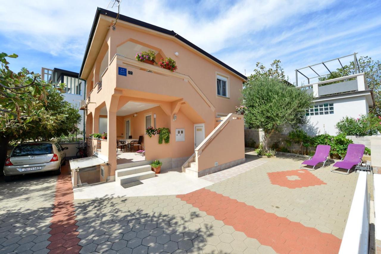 Apartment Nada Vir Luaran gambar