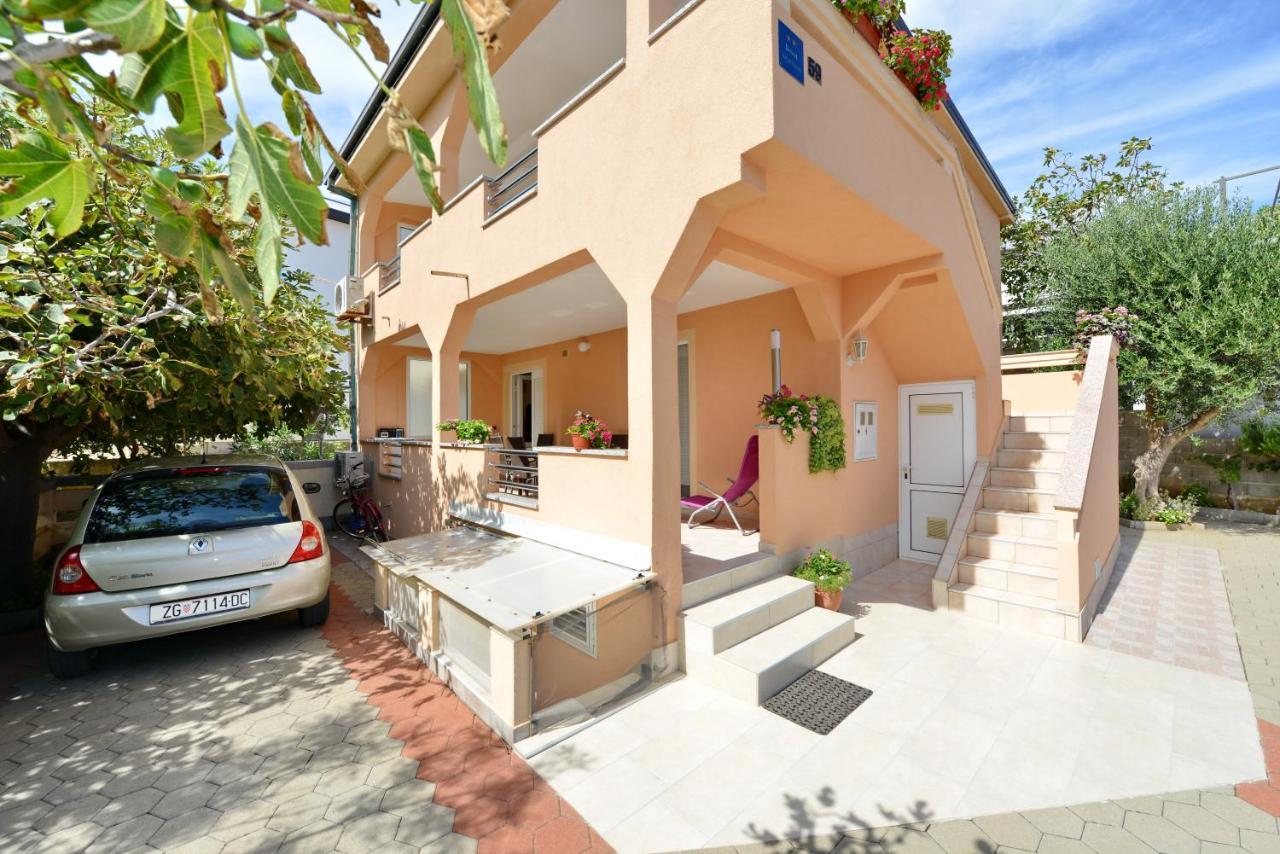Apartment Nada Vir Luaran gambar