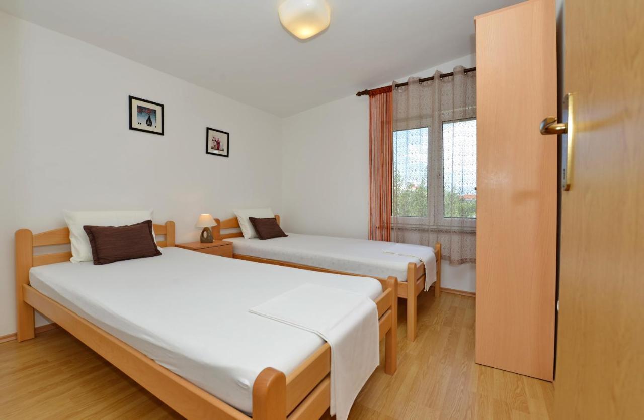 Apartment Nada Vir Luaran gambar