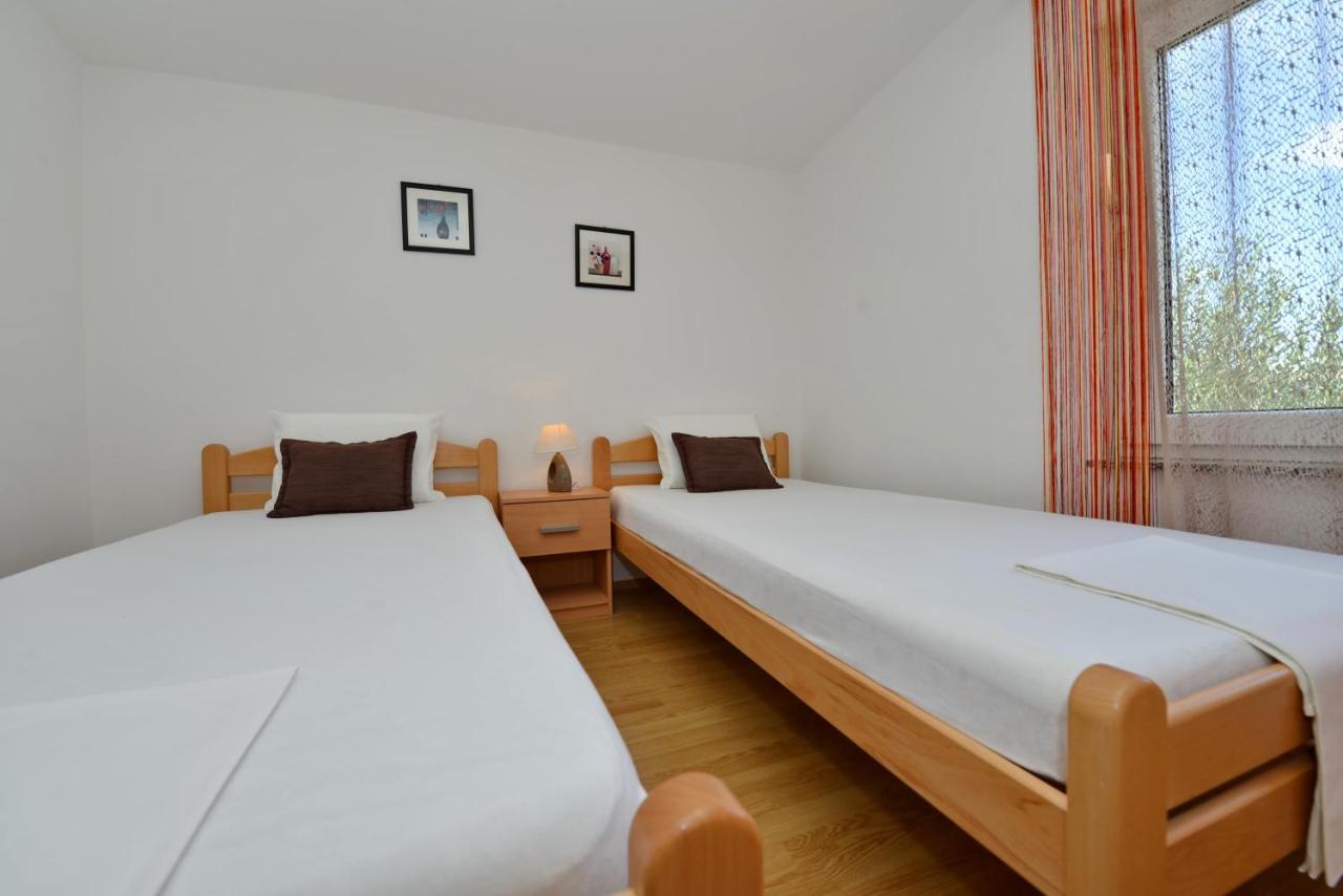 Apartment Nada Vir Luaran gambar