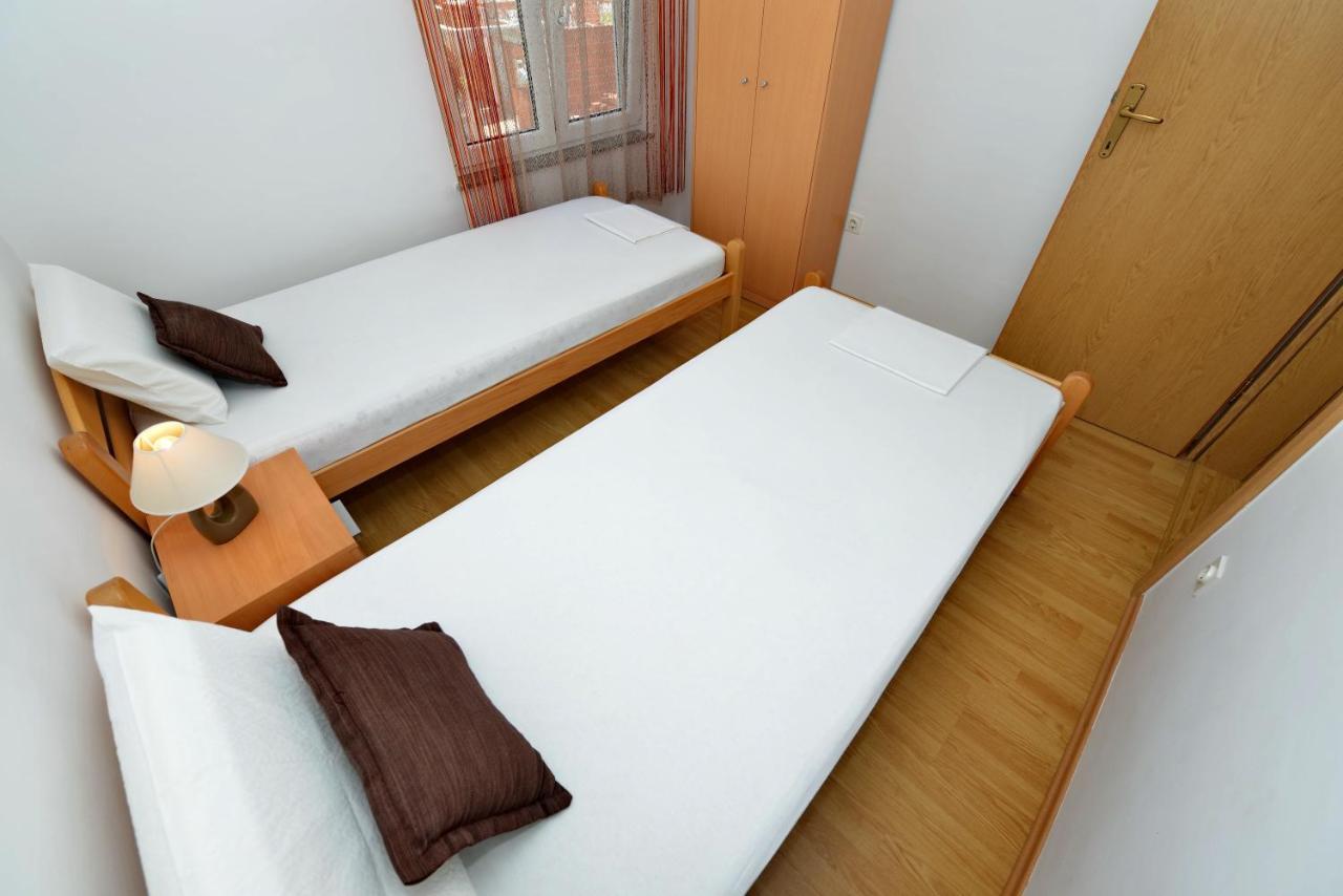Apartment Nada Vir Luaran gambar
