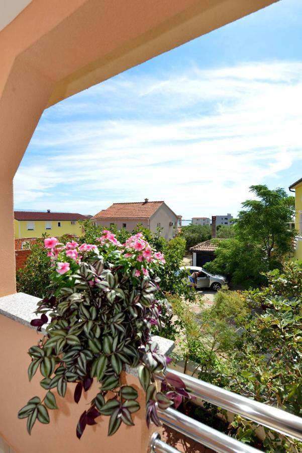 Apartment Nada Vir Luaran gambar
