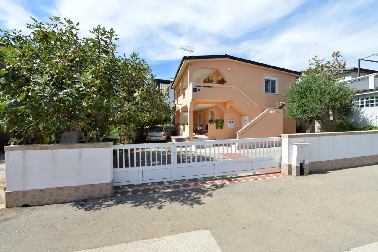 Apartment Nada Vir Luaran gambar