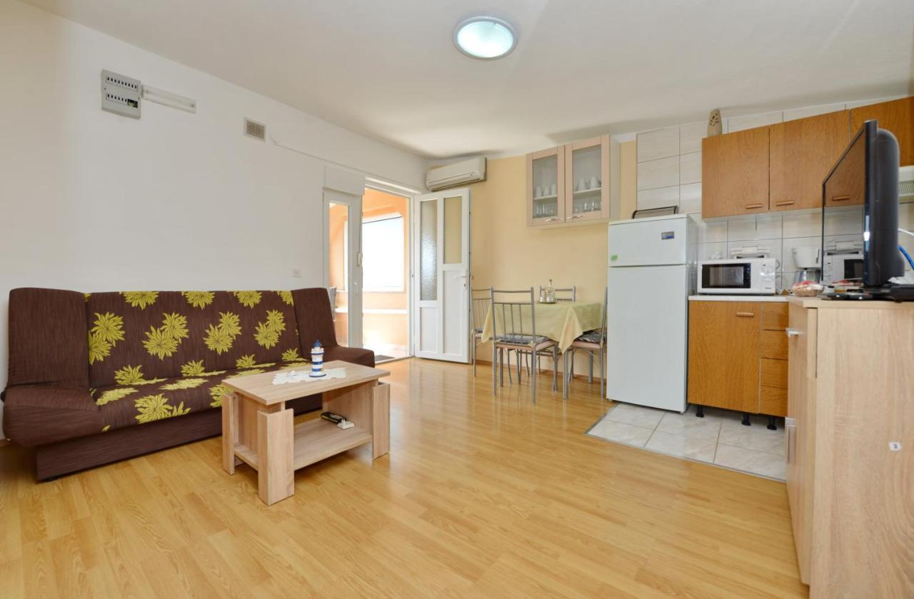 Apartment Nada Vir Luaran gambar