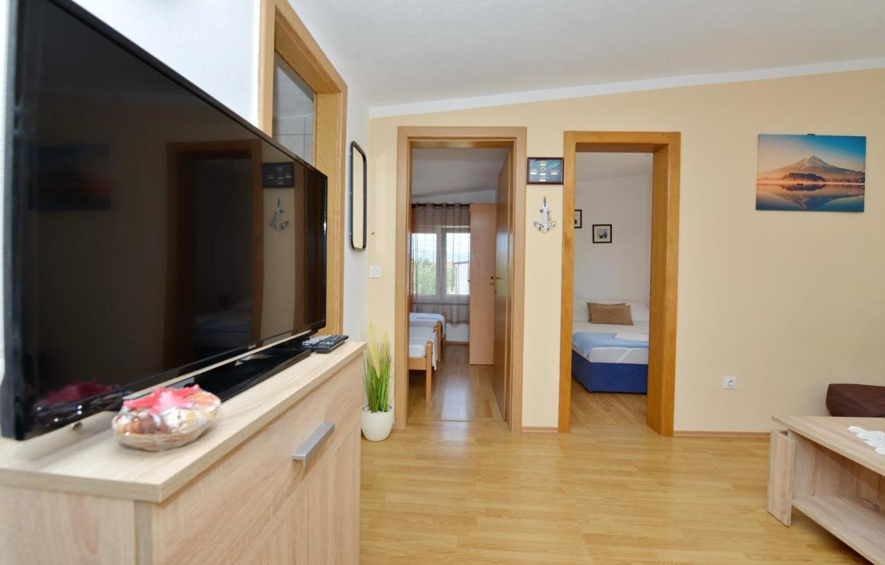 Apartment Nada Vir Luaran gambar