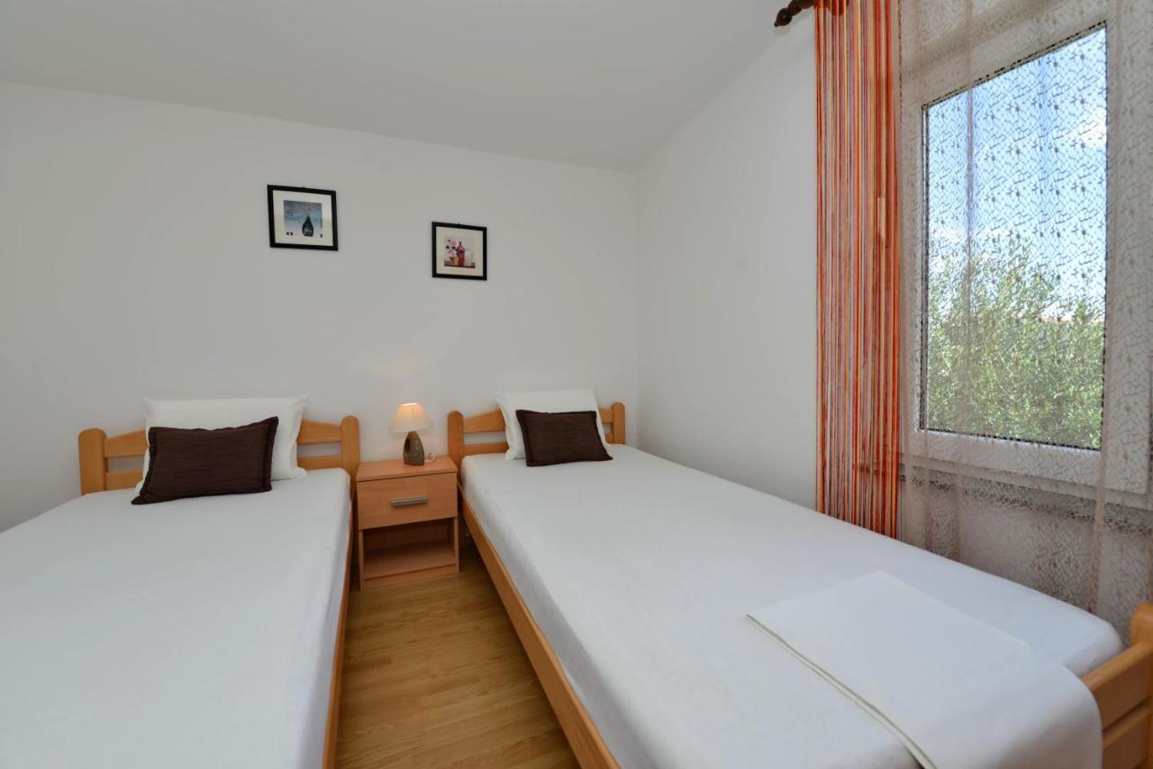 Apartment Nada Vir Luaran gambar