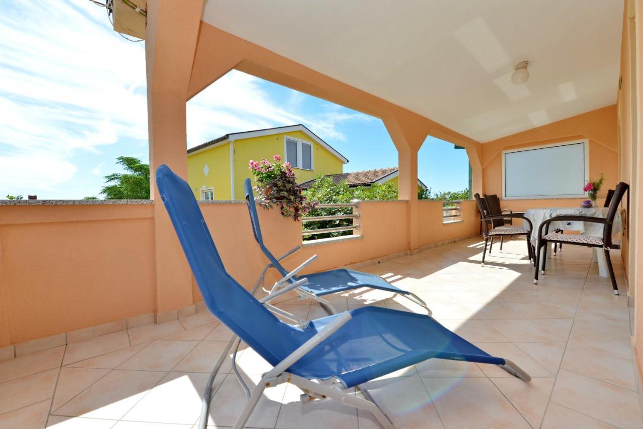 Apartment Nada Vir Luaran gambar