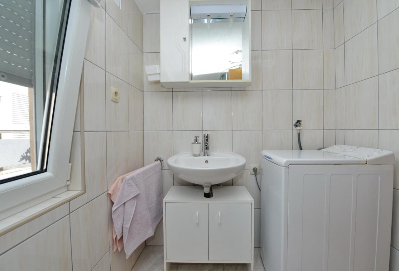 Apartment Nada Vir Luaran gambar