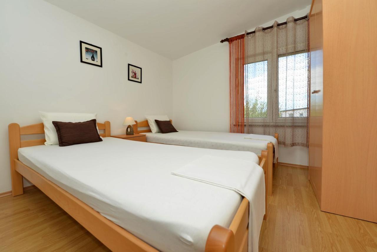Apartment Nada Vir Luaran gambar