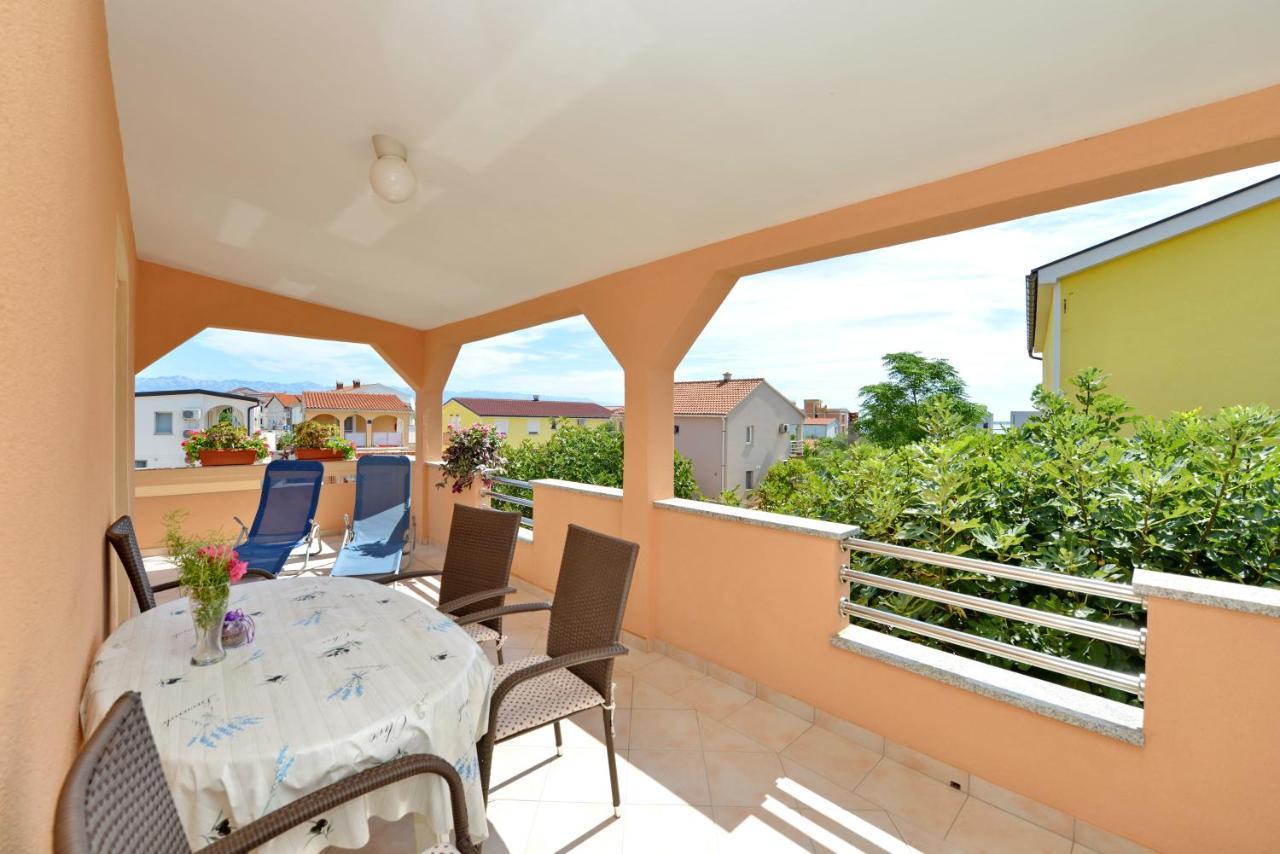 Apartment Nada Vir Luaran gambar