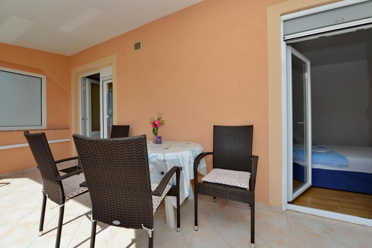 Apartment Nada Vir Luaran gambar